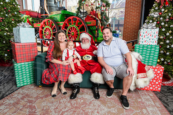 RKPhoto-2025-TheCharlestonSanta-Dec13-2962