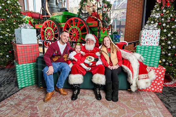 RKPhoto-2025-TheCharlestonSanta-Dec13-2966