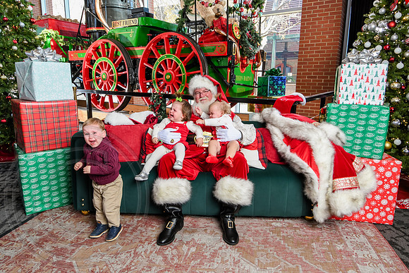 RKPhoto-2025-TheCharlestonSanta-Dec13-2967