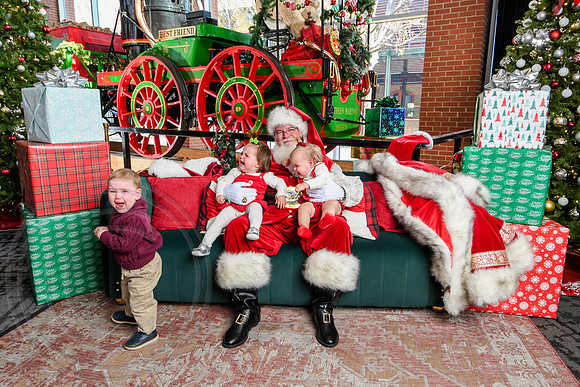 RKPhoto-2025-TheCharlestonSanta-Dec13-2968