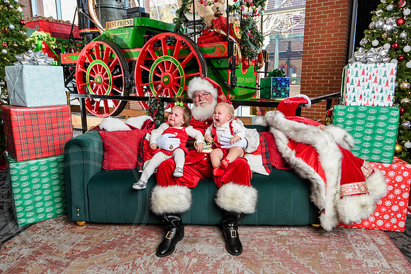 RKPhoto-2025-TheCharlestonSanta-Dec13-2969