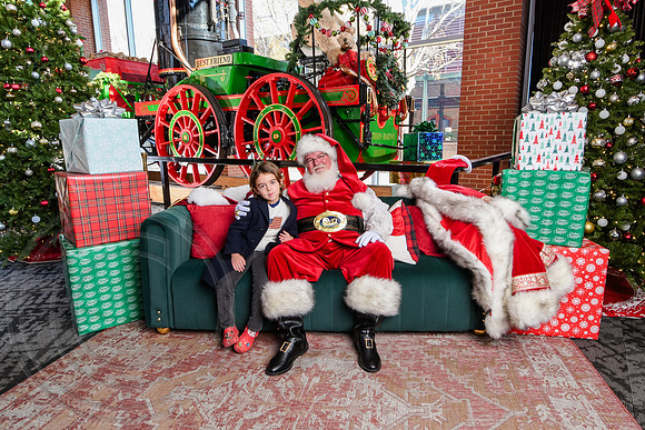 RKPhoto-2025-TheCharlestonSanta-Dec13-2970