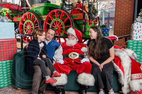 RKPhoto-2025-TheCharlestonSanta-Dec13-2975