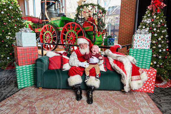 RKPhoto-2025-TheCharlestonSanta-Dec13-2979