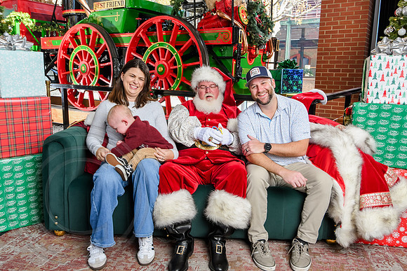 RKPhoto-2025-TheCharlestonSanta-Dec13-2982