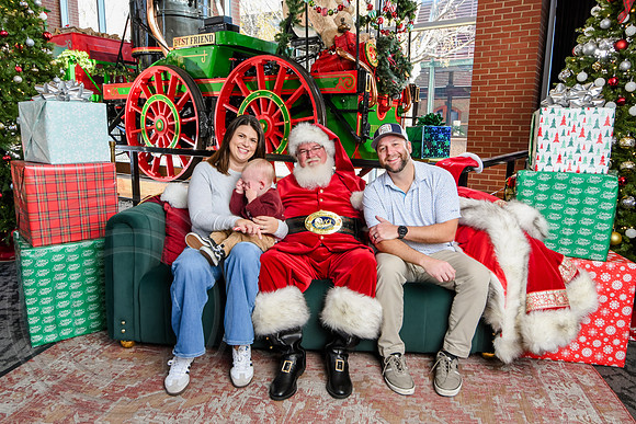 RKPhoto-2025-TheCharlestonSanta-Dec13-2983