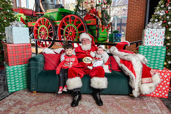 RKPhoto-2025-TheCharlestonSanta-Dec13-2984