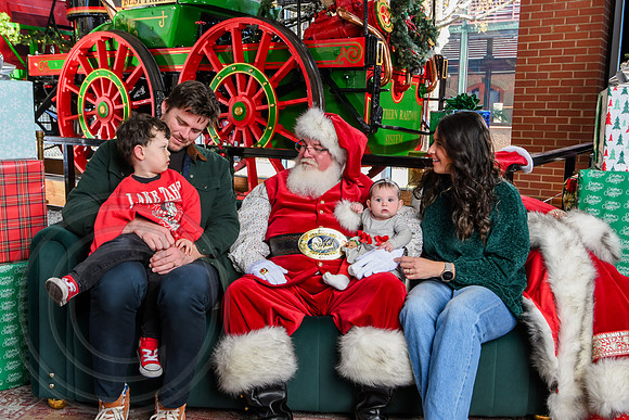 RKPhoto-2025-TheCharlestonSanta-Dec13-2988