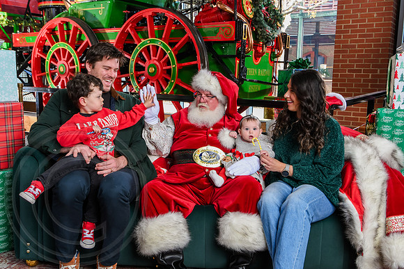 RKPhoto-2025-TheCharlestonSanta-Dec13-2989