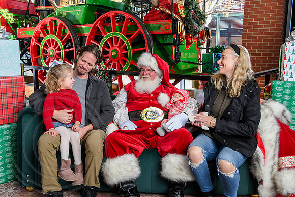 RKPhoto-2025-TheCharlestonSanta-Dec13-2994