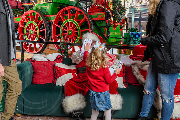 RKPhoto-2025-TheCharlestonSanta-Dec13-2995