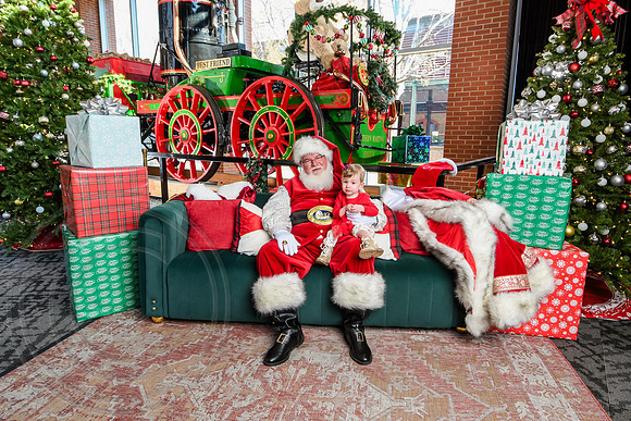 RKPhoto-2025-TheCharlestonSanta-Dec13-2996