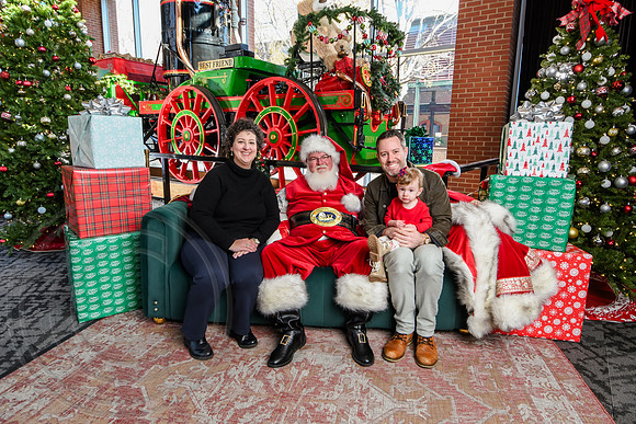 RKPhoto-2025-TheCharlestonSanta-Dec13-2997