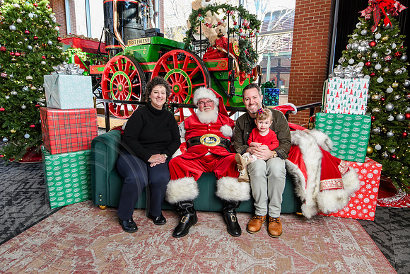 RKPhoto-2025-TheCharlestonSanta-Dec13-2998