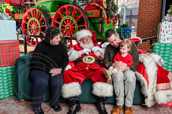 RKPhoto-2025-TheCharlestonSanta-Dec13-2999