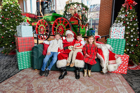 RKPhoto-2025-TheCharlestonSanta-Dec13-3000