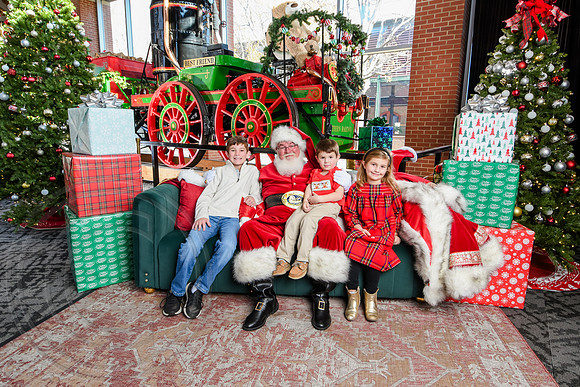 RKPhoto-2025-TheCharlestonSanta-Dec13-3002