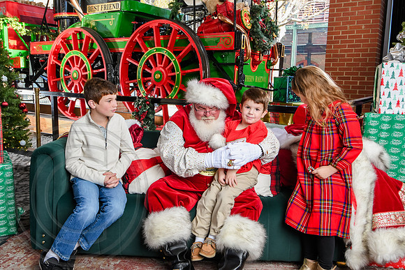RKPhoto-2025-TheCharlestonSanta-Dec13-3004