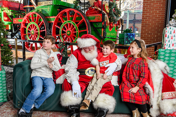 RKPhoto-2025-TheCharlestonSanta-Dec13-3005