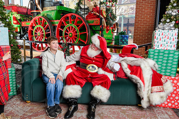 RKPhoto-2025-TheCharlestonSanta-Dec13-3007