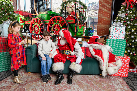 RKPhoto-2025-TheCharlestonSanta-Dec13-3008