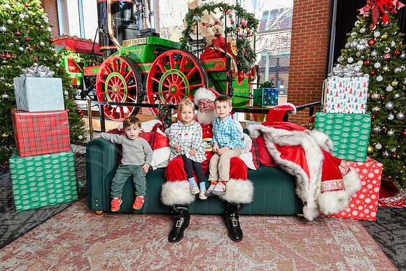 RKPhoto-2025-TheCharlestonSanta-Dec13-3009