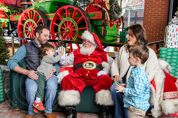 RKPhoto-2025-TheCharlestonSanta-Dec13-3014