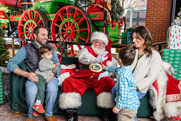 RKPhoto-2025-TheCharlestonSanta-Dec13-3015