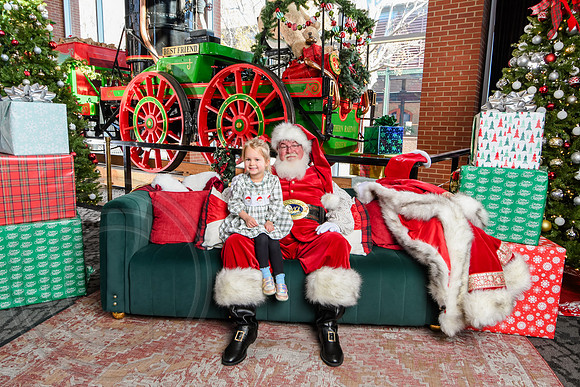 RKPhoto-2025-TheCharlestonSanta-Dec13-3016
