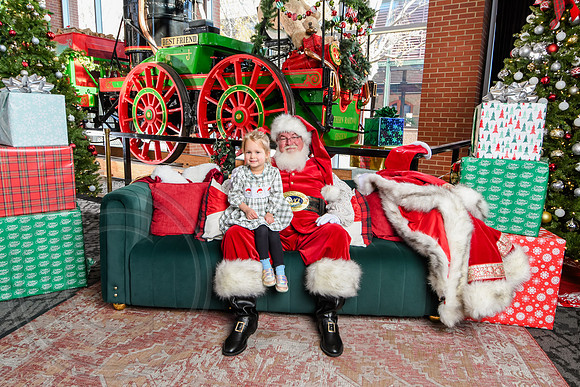 RKPhoto-2025-TheCharlestonSanta-Dec13-3017