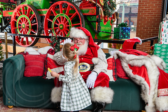 RKPhoto-2025-TheCharlestonSanta-Dec13-3019