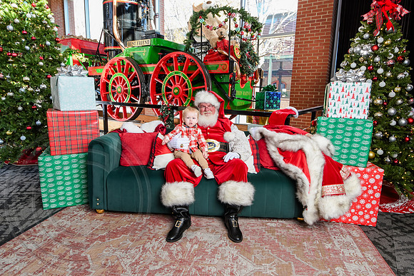 RKPhoto-2025-TheCharlestonSanta-Dec13-3021