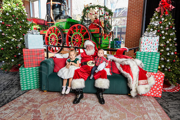 RKPhoto-2025-TheCharlestonSanta-Dec13-3025