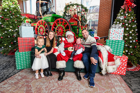 RKPhoto-2025-TheCharlestonSanta-Dec13-3028
