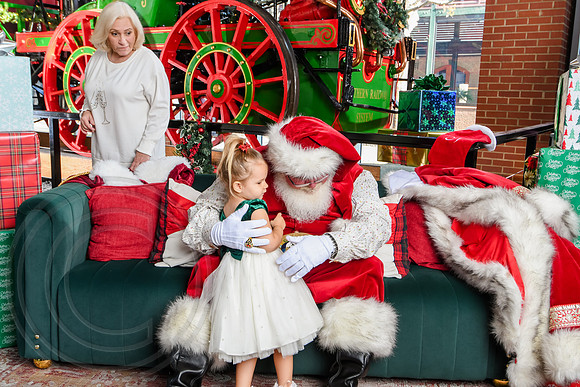RKPhoto-2025-TheCharlestonSanta-Dec13-3030