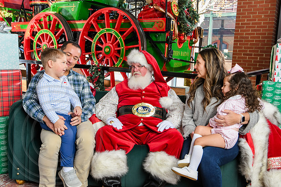 RKPhoto-2025-TheCharlestonSanta-Dec13-3033