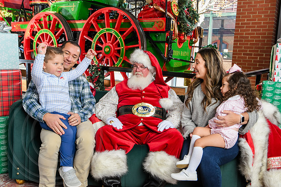 RKPhoto-2025-TheCharlestonSanta-Dec13-3034