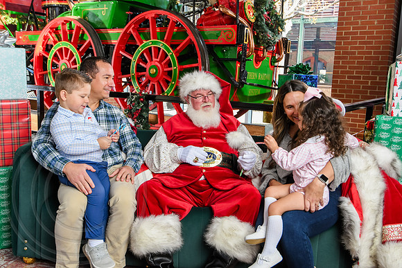 RKPhoto-2025-TheCharlestonSanta-Dec13-3035