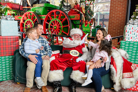 RKPhoto-2025-TheCharlestonSanta-Dec13-3036