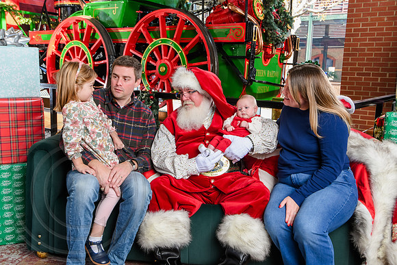 RKPhoto-2025-TheCharlestonSanta-Dec13-3040
