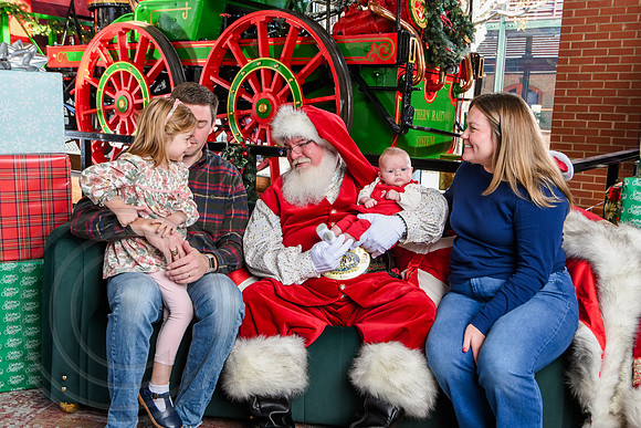 RKPhoto-2025-TheCharlestonSanta-Dec13-3041