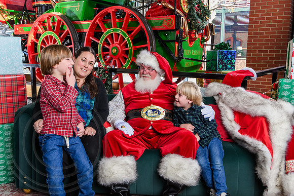 RKPhoto-2025-TheCharlestonSanta-Dec13-3045