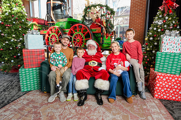 RKPhoto-2025-TheCharlestonSanta-Dec13-3047