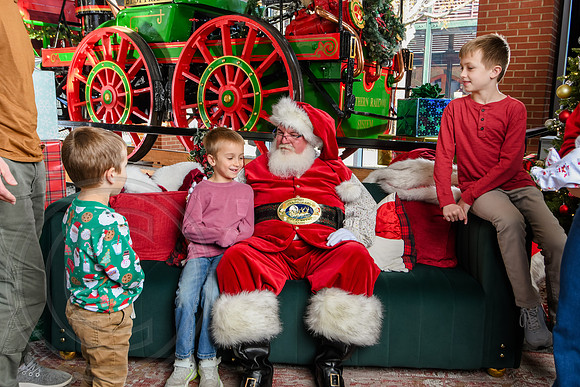 RKPhoto-2025-TheCharlestonSanta-Dec13-3050