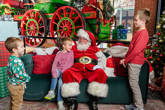 RKPhoto-2025-TheCharlestonSanta-Dec13-3051