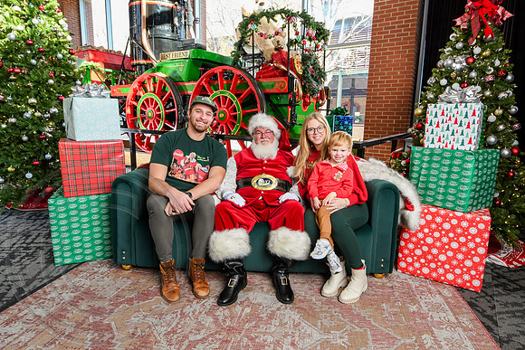 RKPhoto-2025-TheCharlestonSanta-Dec13-3057