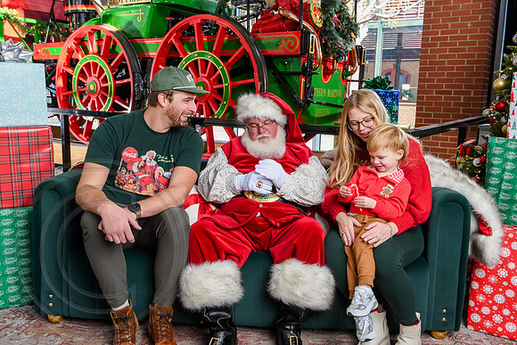 RKPhoto-2025-TheCharlestonSanta-Dec13-3060