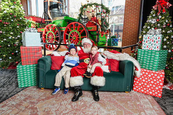 RKPhoto-2025-TheCharlestonSanta-Dec13-3061