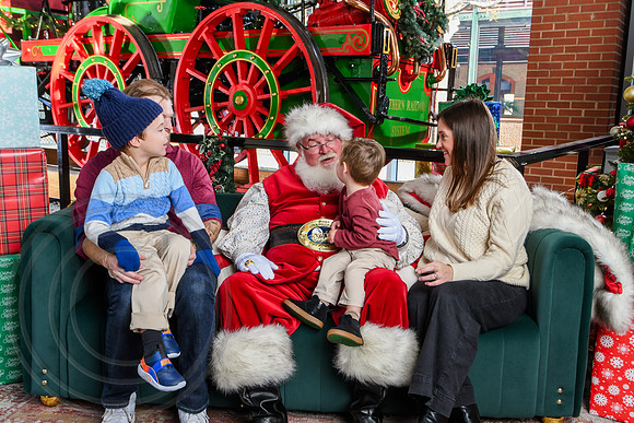 RKPhoto-2025-TheCharlestonSanta-Dec13-3063