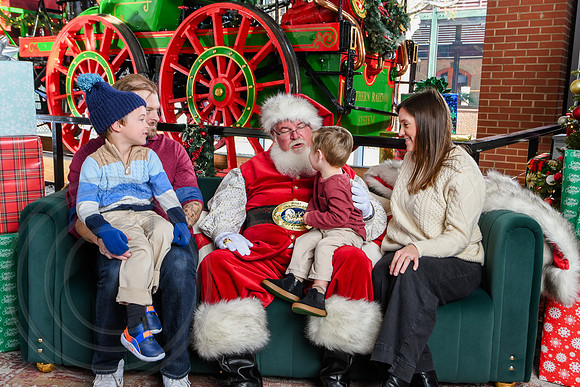 RKPhoto-2025-TheCharlestonSanta-Dec13-3064